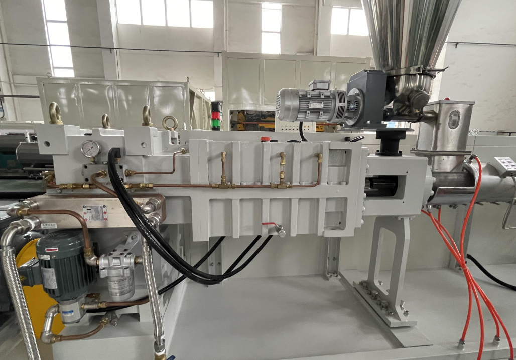 Penyelenggaraan dan pembaikan pengurangan extruder